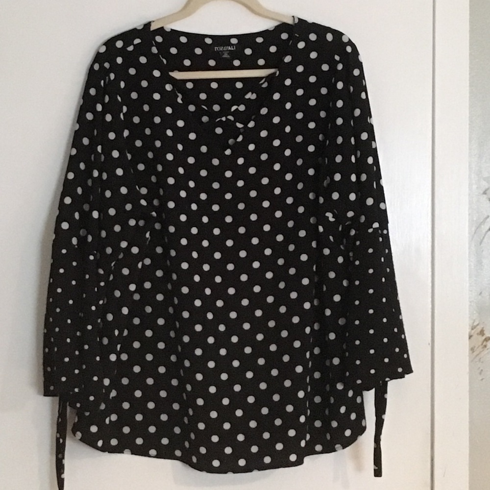 Roz and Ali V-Neck Blouse w/Bell Sleeves